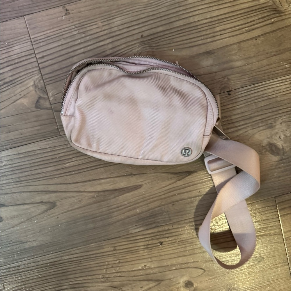 Ribbed Baby pink lululemon used belt bag